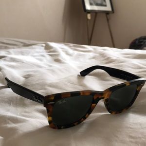 Original Ray Ban Wayfarer in Tortoise